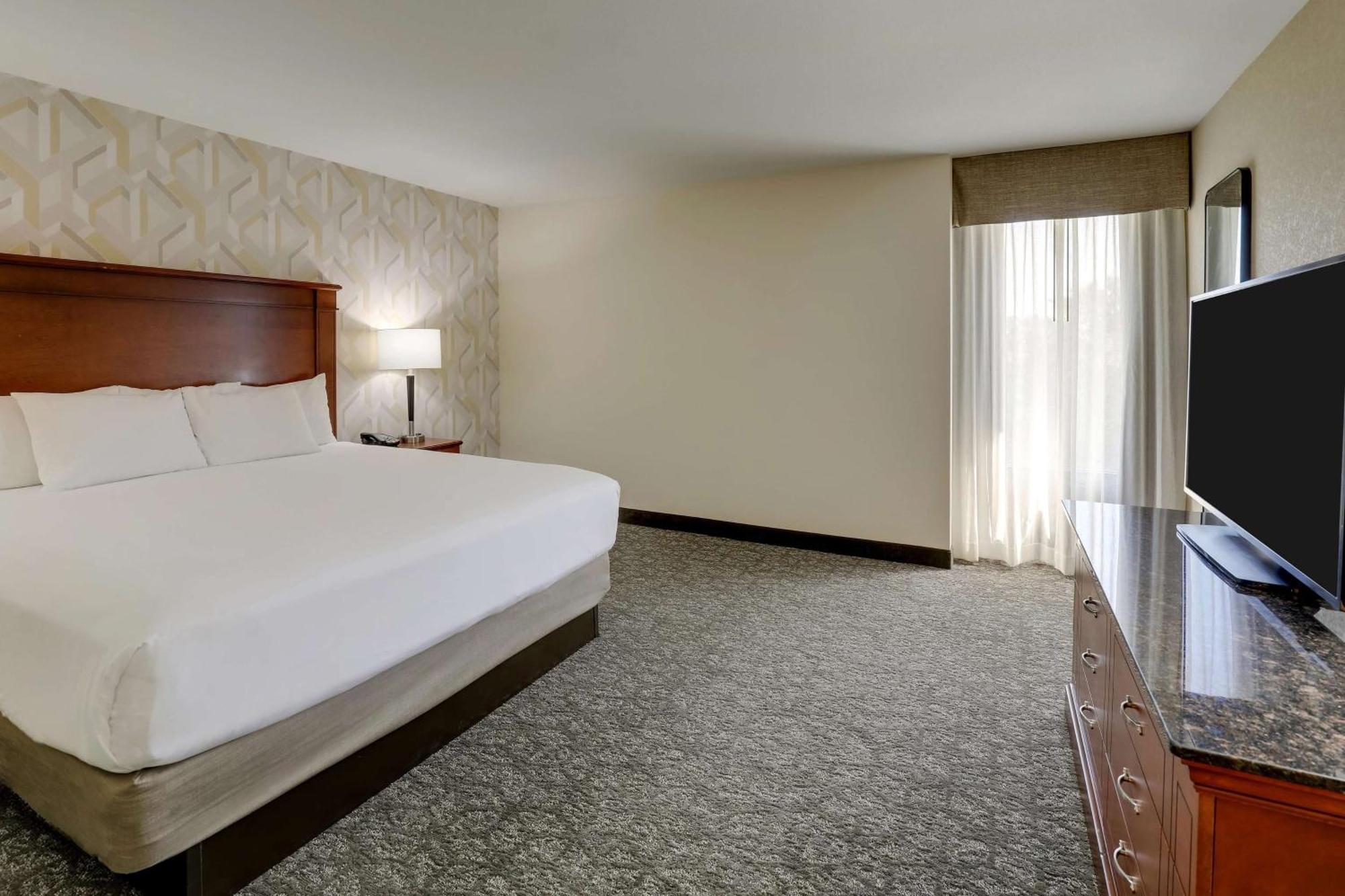 Drury Inn & Suites Charlotte University Place Экстерьер фото