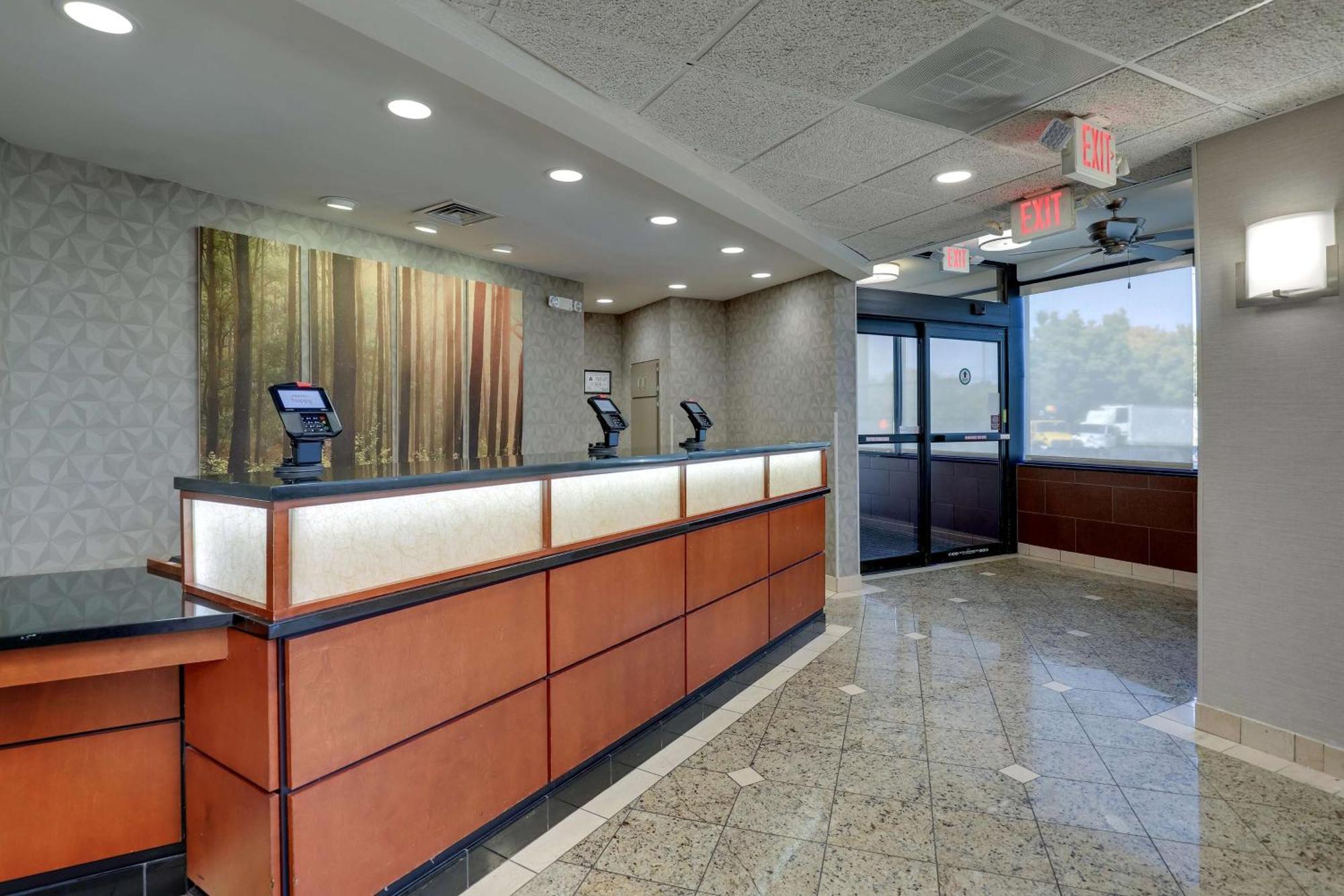 Drury Inn & Suites Charlotte University Place Экстерьер фото