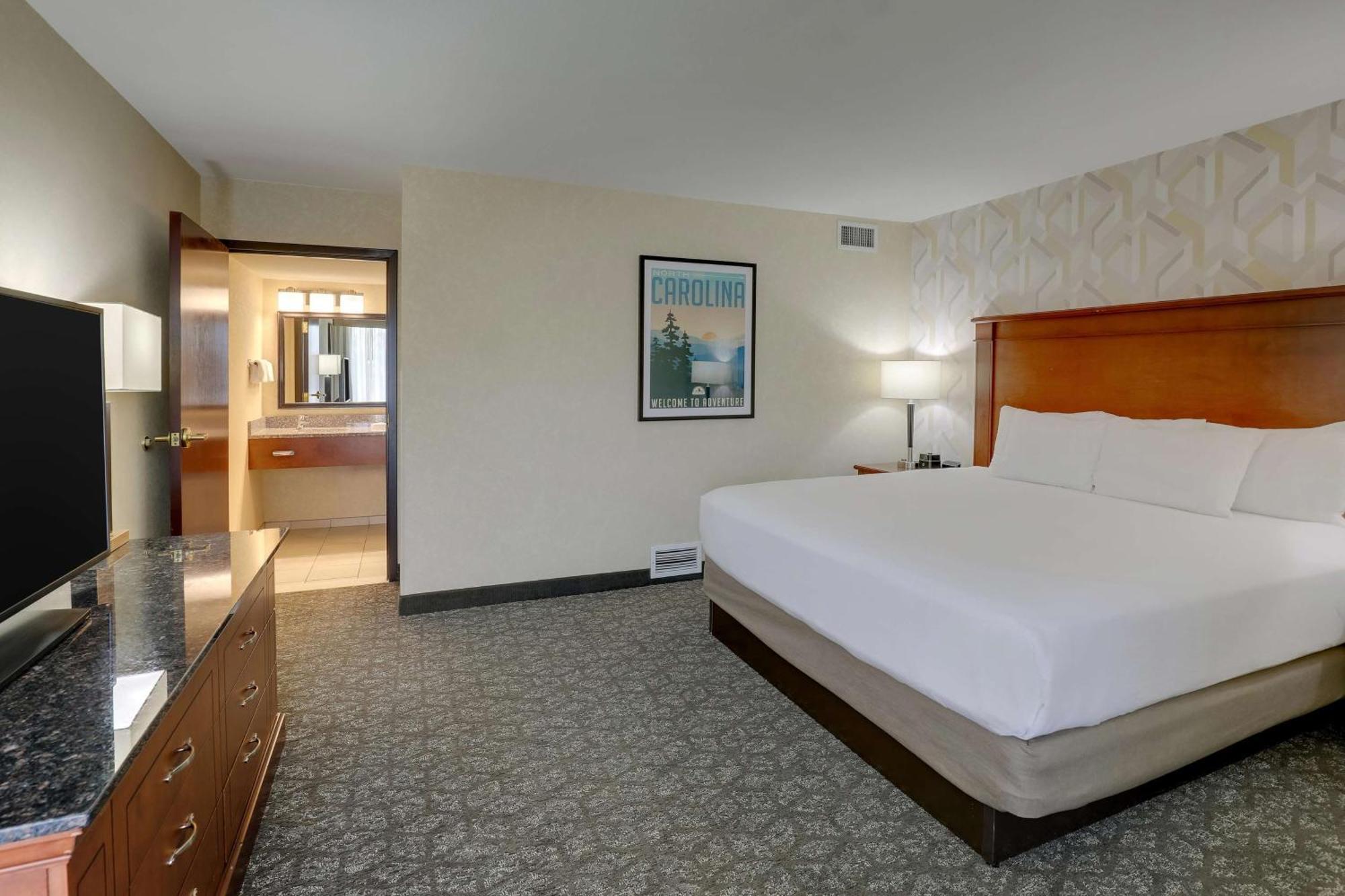 Drury Inn & Suites Charlotte University Place Экстерьер фото